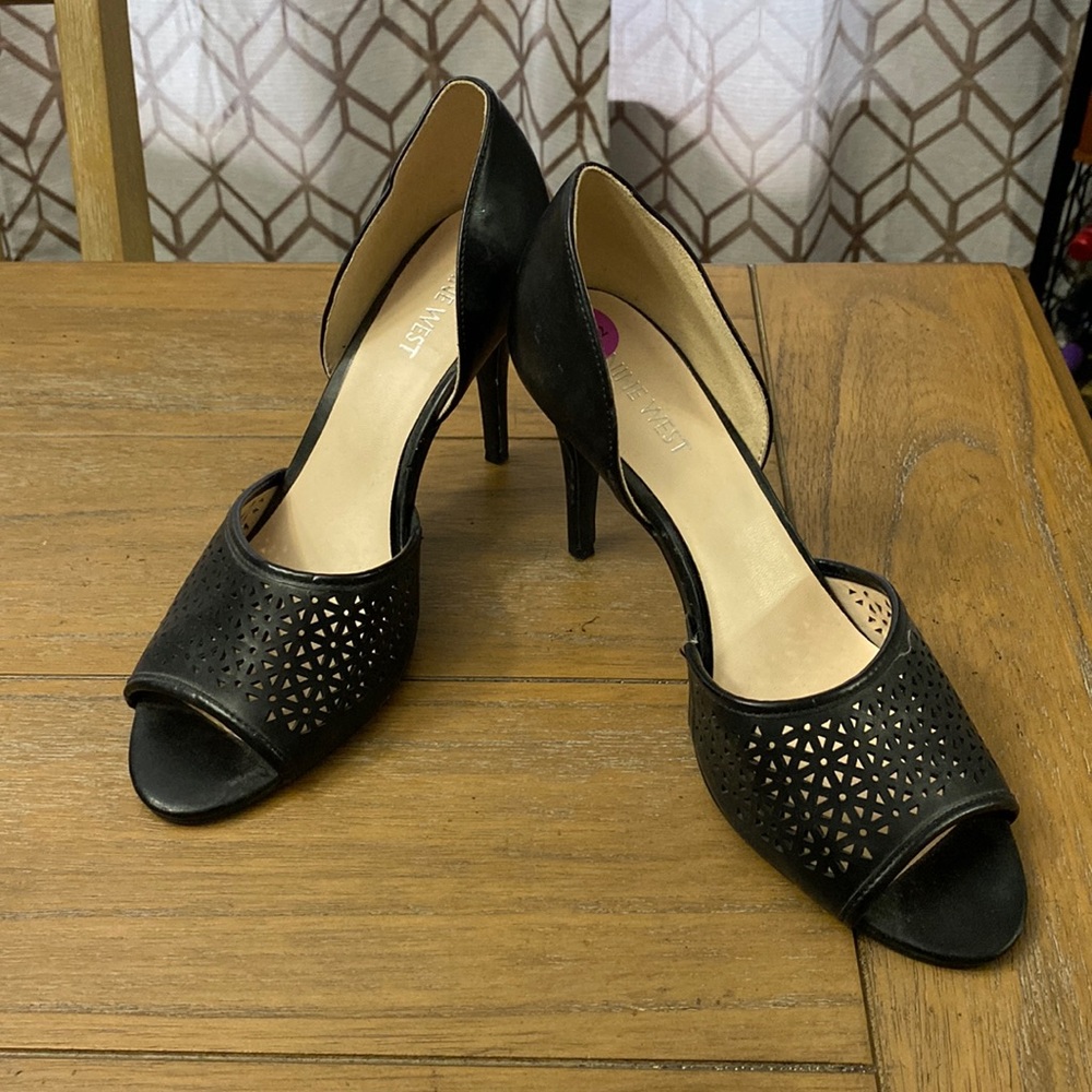 Cute NW low heel in black